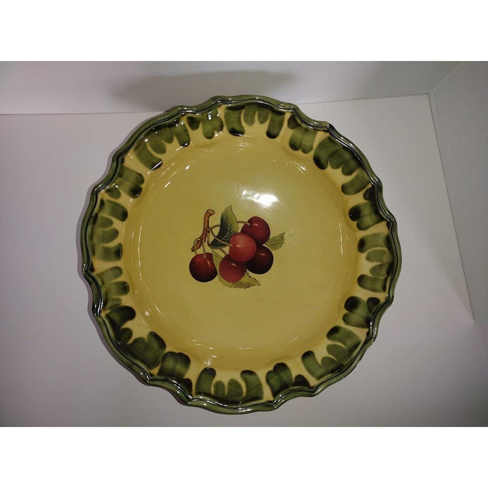 Handmade Pizzato Italian serving bowl in yellow and green. Great gift.